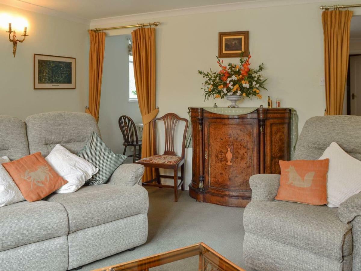 Swallow Barn Villa Chobham  ภายนอก รูปภาพ
